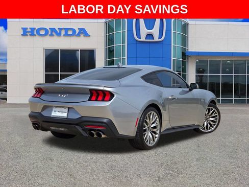 Used 2025 Ford Mustang GT Premium RWD image 3