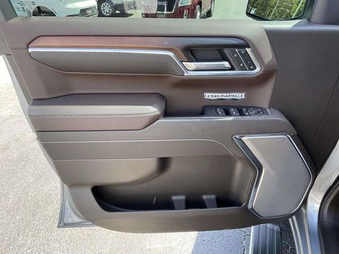 Certified 2025 GMC Sierra 1500 Denali w/ Denali Reserve Package AWD/4WD image 16