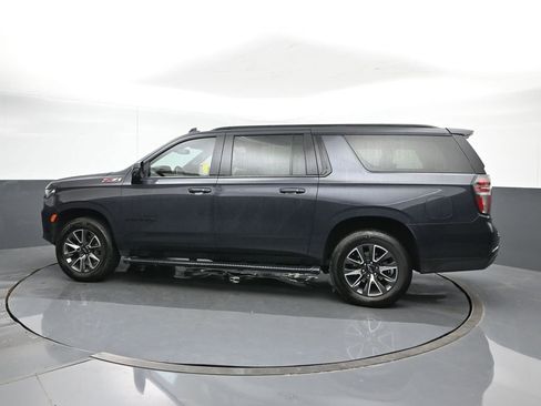 Used 2022 Chevrolet Suburban Z71 w/ Luxury Package image 3