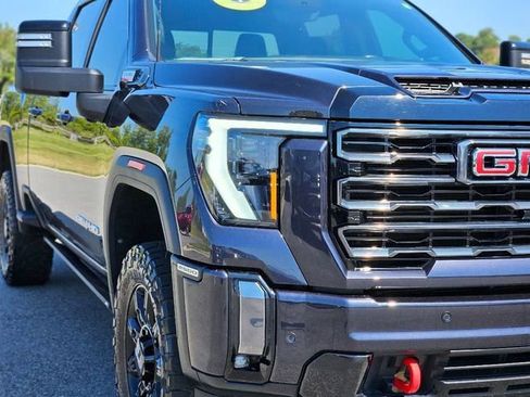 Used 2024 GMC Sierra 2500 AT4 w/ Technology Package image 9