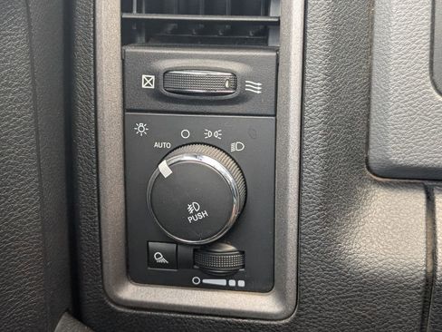 Used 2014 RAM 1500 Express AWD/4WD image 10