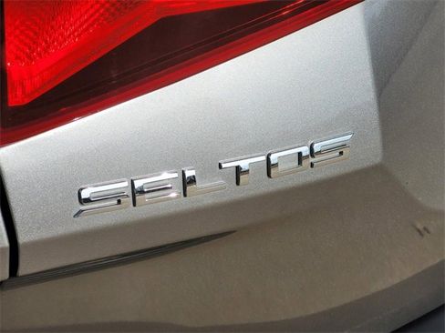 Used 2021 Kia Seltos LX image 8