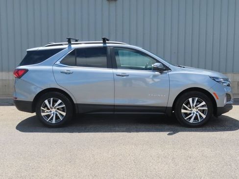 Used 2024 Chevrolet Equinox LT AWD/4WD image 2