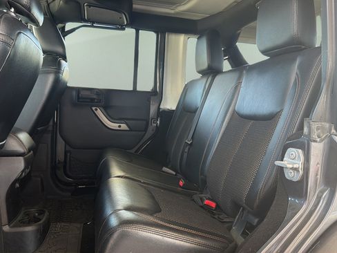 Used 2016 Jeep Wrangler Unlimited Sahara AWD/4WD image 14