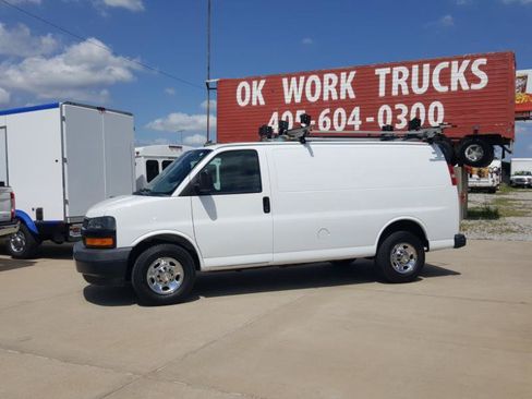 Used 2020 Chevrolet Express 2500 w/ Driver Convenience Package RWD image 2