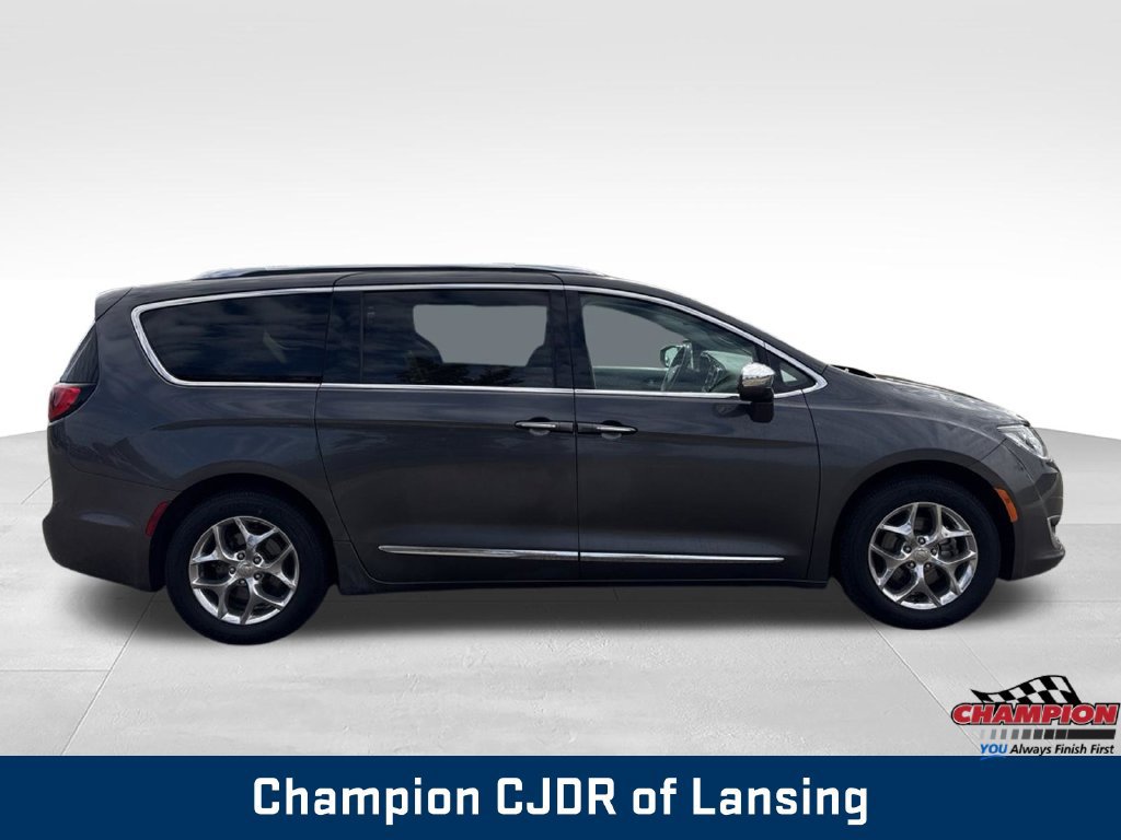 Used 2017 Chrysler Pacifica Limited FWD image 9