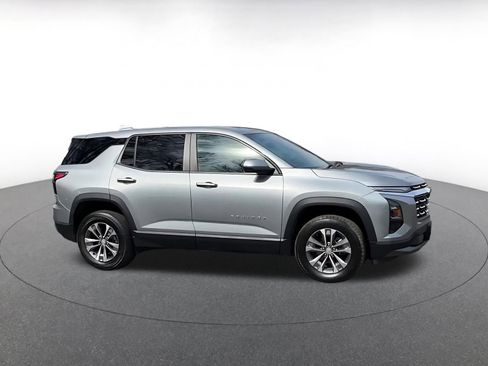 Used 2025 Chevrolet Equinox LT image 2