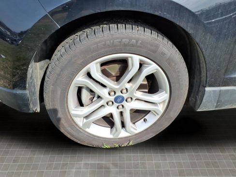 Used 2018 Ford Edge Titanium w/ Equipment Group 301A image 4