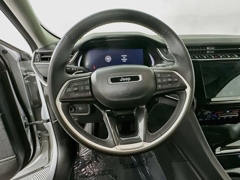 Used 2023 Jeep Grand Cherokee L Laredo AWD/4WD image 16