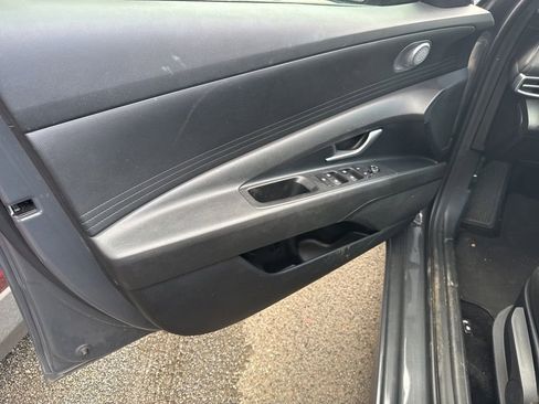 Used 2024 Hyundai Elantra SE FWD image 10
