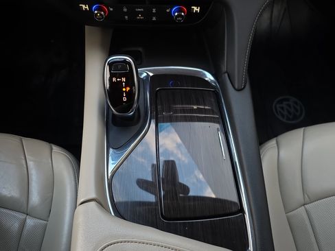 Used 2018 Buick Enclave Essence image 25