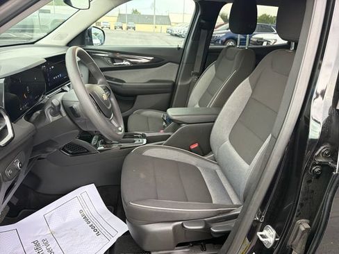 Used 2025 Chevrolet TrailBlazer LT AWD/4WD image 15