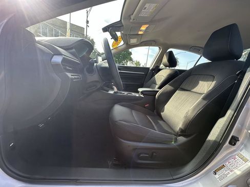 Used 2022 Nissan Altima 2.5 SV FWD image 11