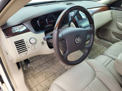 Used 2010 Cadillac DTS Luxury FWD image 24