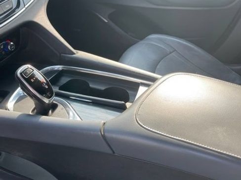 Used 2019 Buick Enclave Premium AWD/4WD image 7