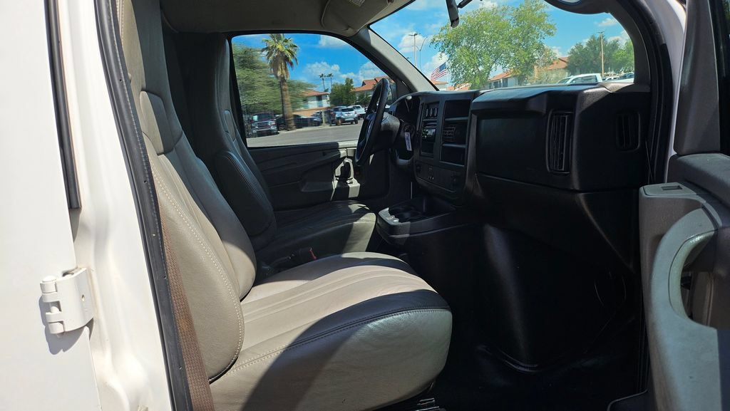 Used 2014 Chevrolet Express 1500 RWD image 17