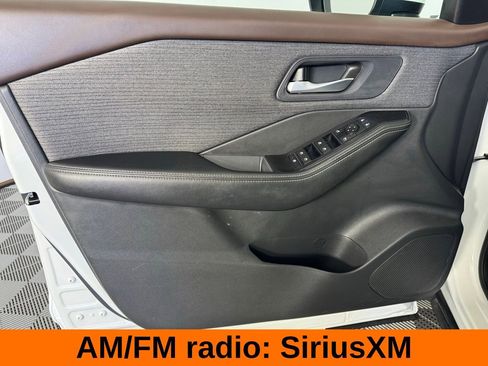 Used 2023 Nissan Rogue SV image 9