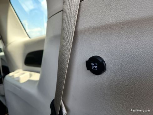 Used 2023 Chrysler Voyager LX image 25