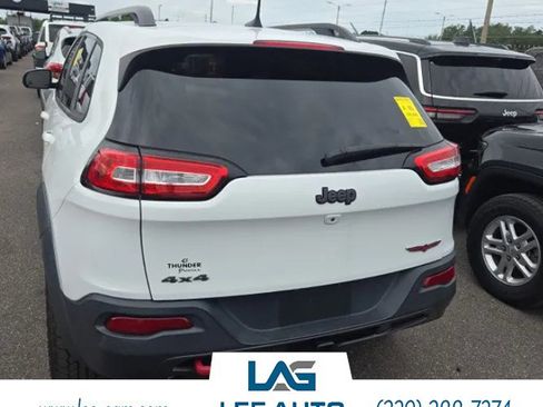 Used 2016 Jeep Cherokee Trailhawk w/ Comfort/Convenience Group AWD/4WD image 4