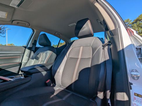 Used 2023 Nissan Altima 2.5 SR image 9