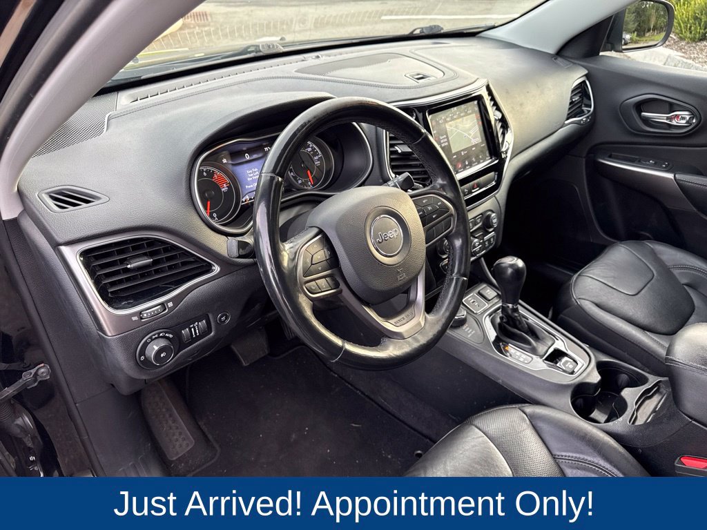 Used 2019 Jeep Cherokee Limited w/ Luxury Group AWD/4WD image 8