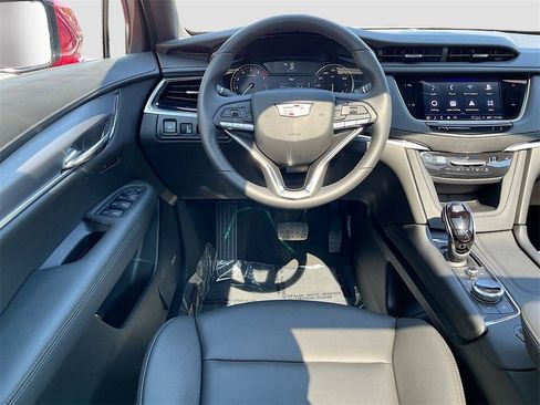 New 2025 Cadillac XT6 Luxury image 23