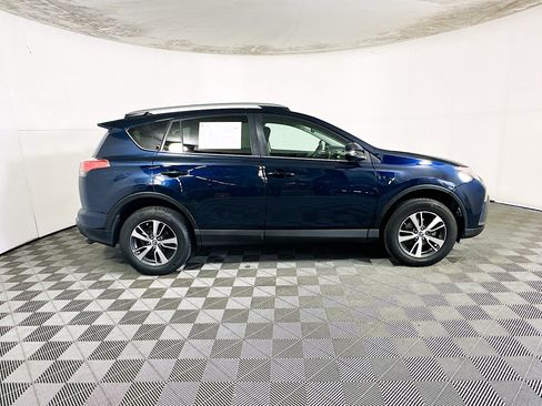 Used 2017 Toyota RAV4 XLE FWD image 2