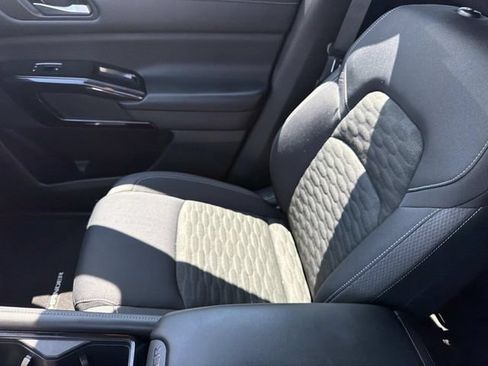 Used 2022 Nissan Pathfinder SV w/ SV Premium Package FWD image 21