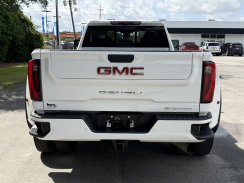 Used 2024 GMC Sierra 3500 Denali w/ Denali Reserve Package AWD/4WD image 9