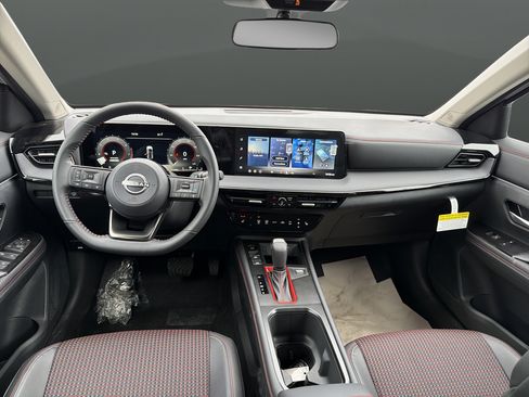New 2026 Nissan Kicks SR w/ Cold Weather Package FWD image 5