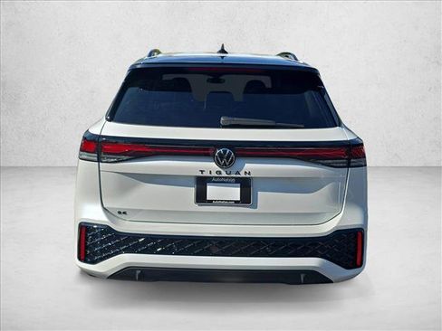 New 2026 Volkswagen Tiguan SE R-Line FWD image 4