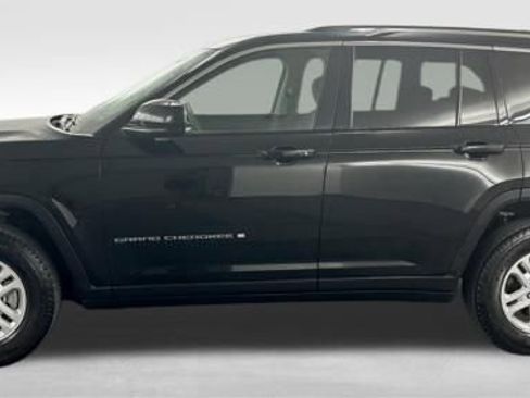 Used 2023 Jeep Grand Cherokee Laredo image 5