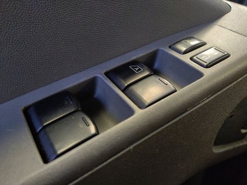 Used 2019 Nissan Frontier SV image 27