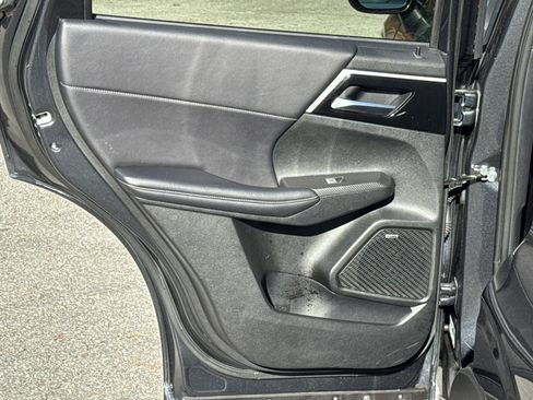 Used 2025 Mitsubishi Outlander SE image 22