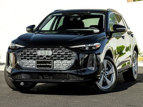 Used 2025 Audi Q5 Premium Plus w/ Premium Plus AWD/4WD image 1