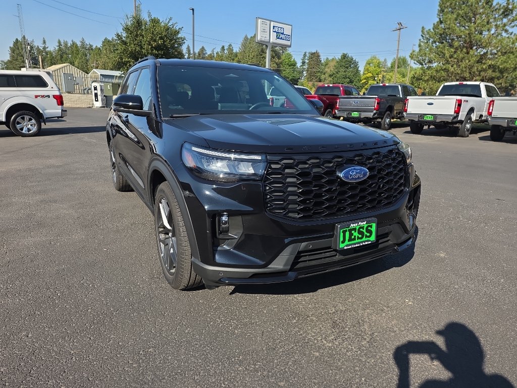 Certified 2025 Ford Explorer ST-Line w/ ST-Line Street Pack AWD/4WD image 4
