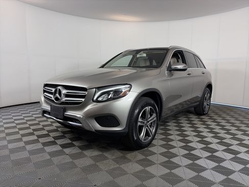 Used 2019 Mercedes-Benz GLC 300 4MATIC image 2