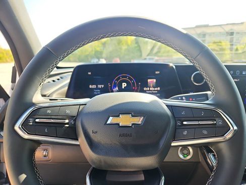 Certified 2025 Chevrolet Traverse LT FWD image 14