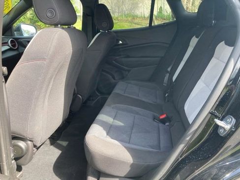Used 2024 Chevrolet Trax RS w/ Sunroof Package FWD image 22
