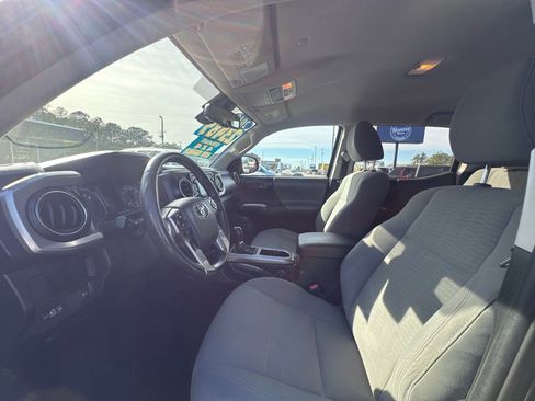 Used 2019 Toyota Tacoma SR5 image 11
