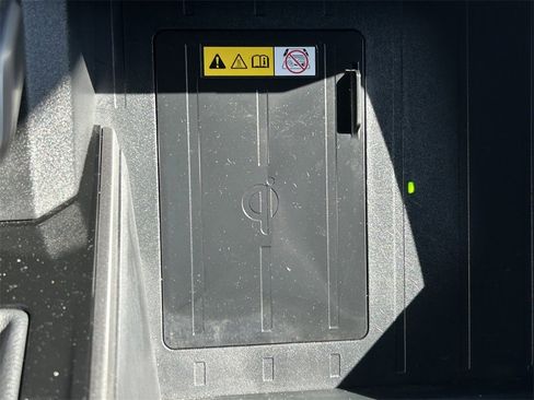 Used 2023 Toyota Tundra Limited image 35