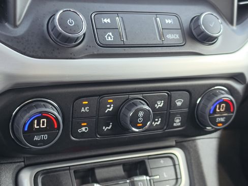 Used 2023 GMC Acadia SLE w/ Driver Convenience Package FWD image 22