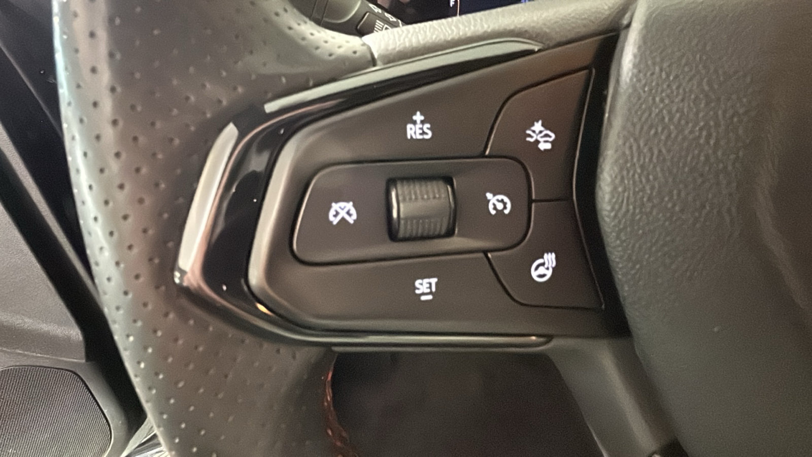 Used 2025 Chevrolet Trax RS w/ Driver Confidence Package FWD image 20
