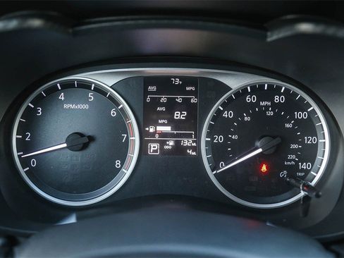 Used 2025 Nissan Versa S w/ Trunk Package image 25