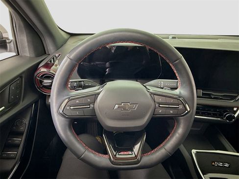 Used 2025 Chevrolet Equinox RS w/ Safety and Technology Package image 5