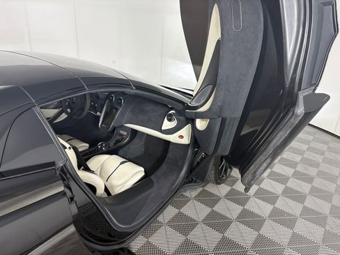 Used 2018 McLaren 570S Spider image 23