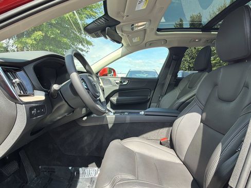 Used 2022 Volvo XC60 T8 Inscription AWD/4WD image 5