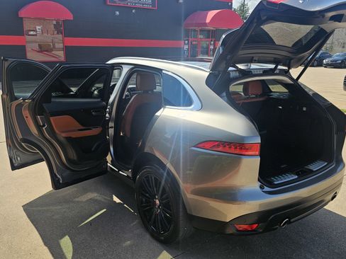 Used 2018 Jaguar F-PACE Portfolio image 18