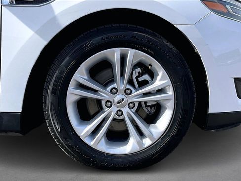 Used 2015 Ford Taurus SE image 8