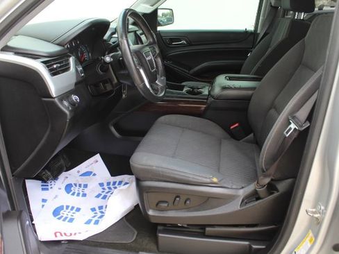 Used 2017 GMC Yukon SLE w/ SLE Value Package image 11